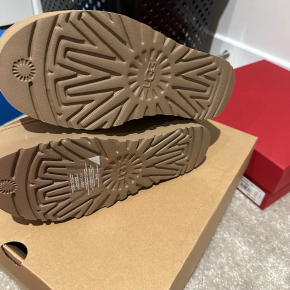 Brand new Ugg mini platform boots sz 7 chestnut color - Picture 4 of 9